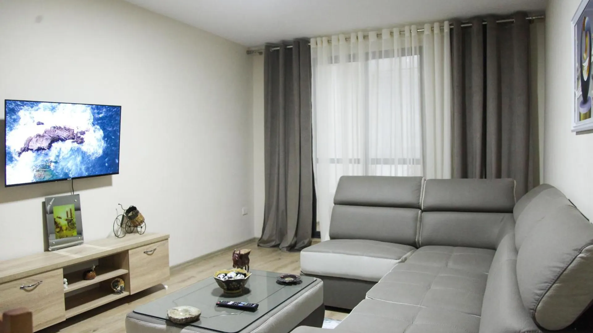 Central Escape Apartment Tirana 0*,  Albania