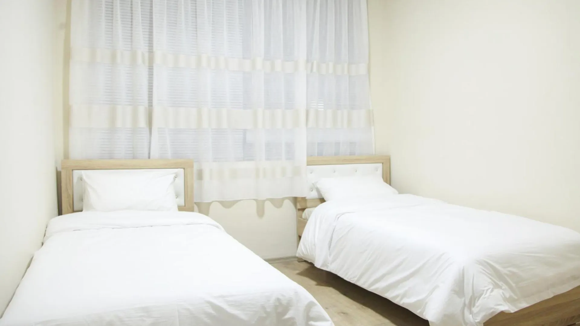 Central Escape Apartment 地拉那