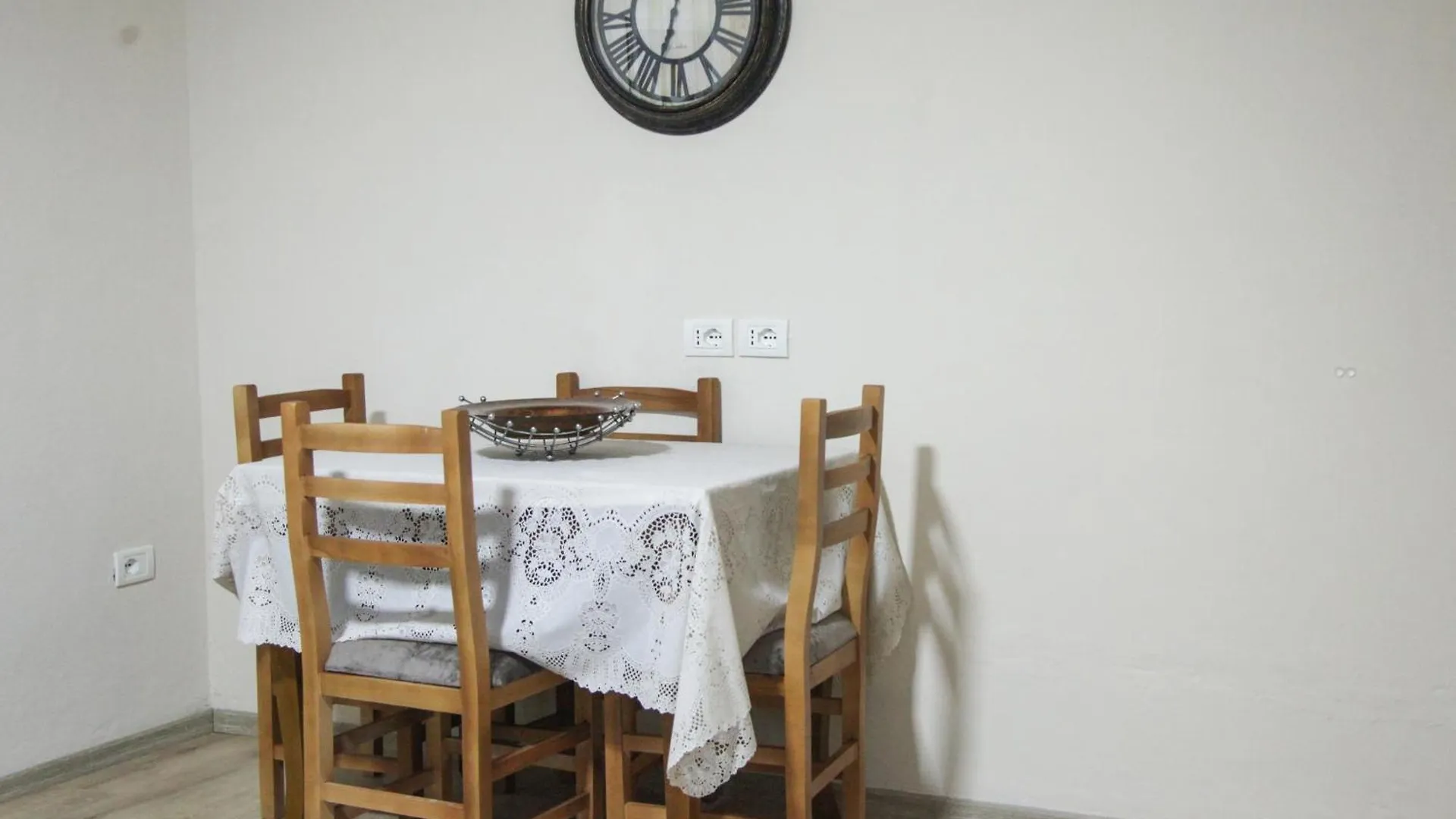 Central Escape Apartment 地拉那