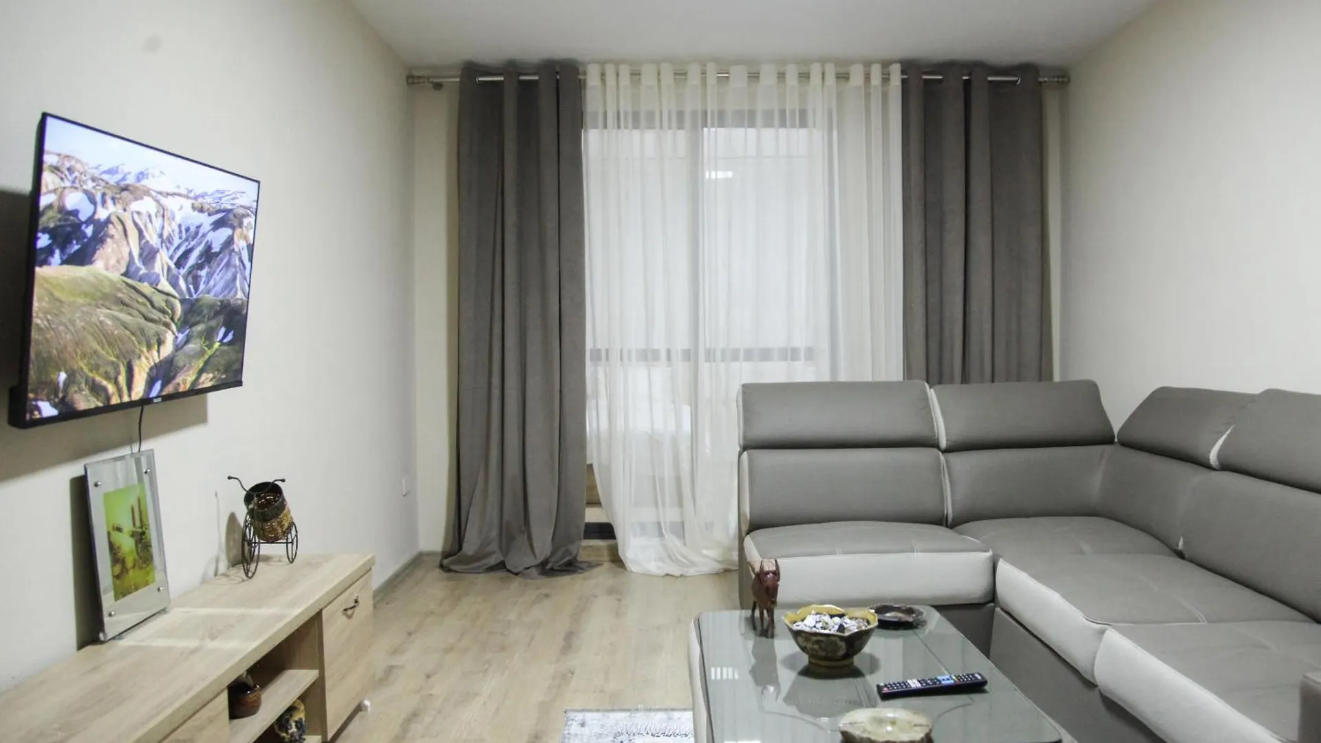 Central Escape Apartment 地拉那